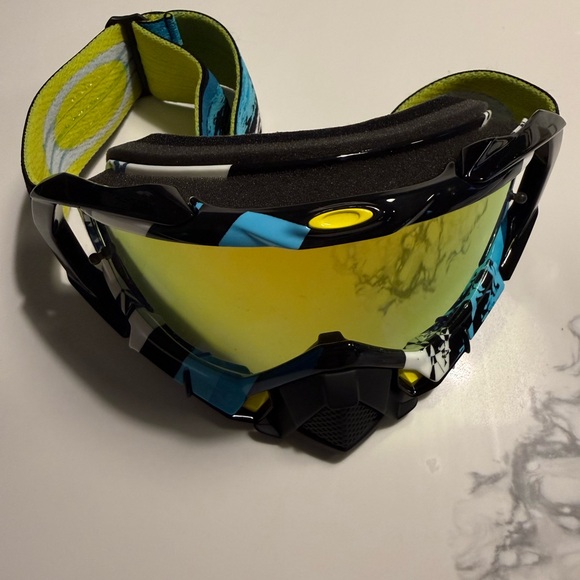 Stylish Multicolor Ski Goggles Oakley
